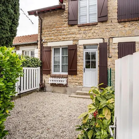 Les Etourneaux By Interhome